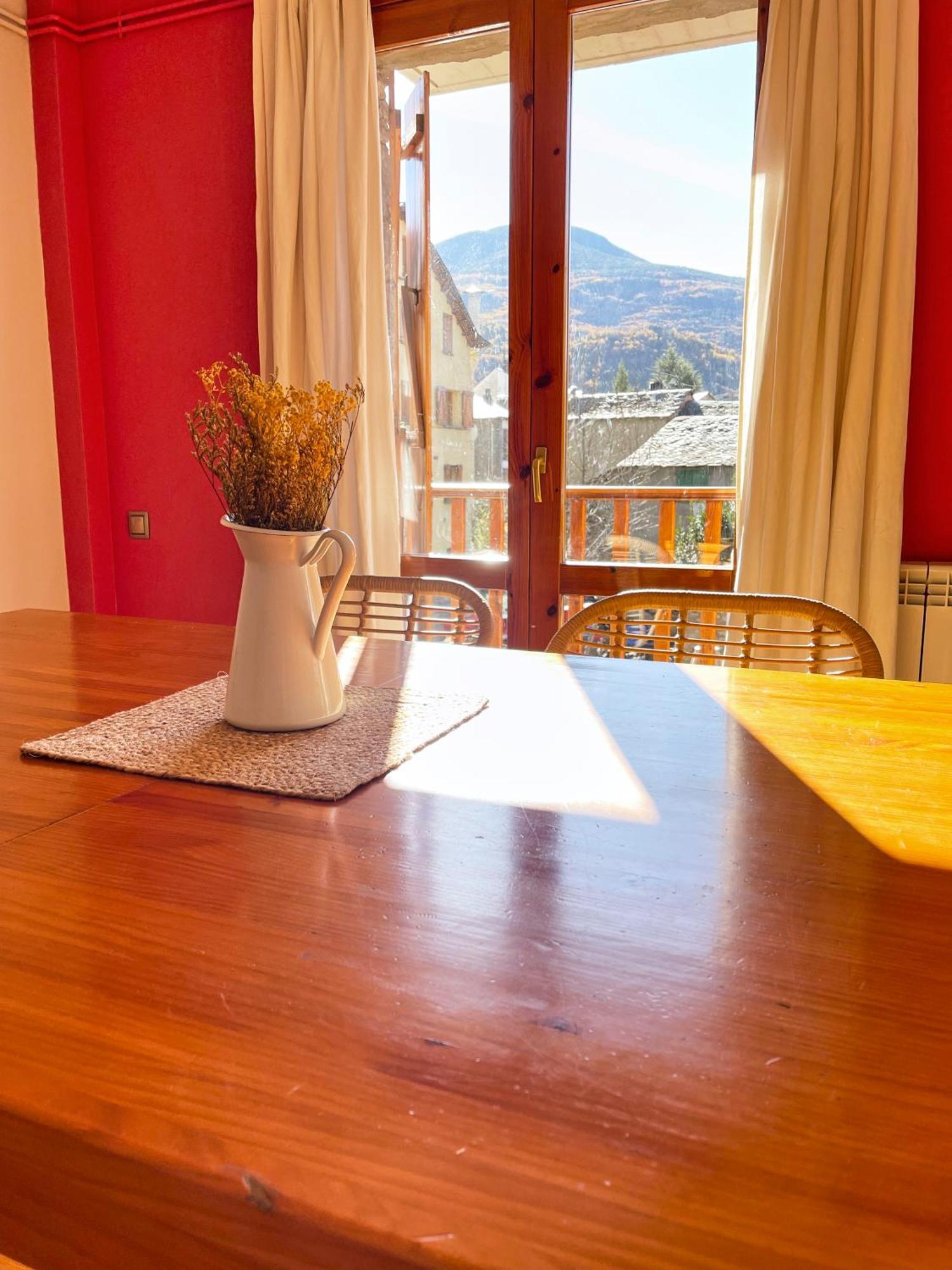Apartamento Familiar En El Centro De Benasque Con Terraza Exterior photo