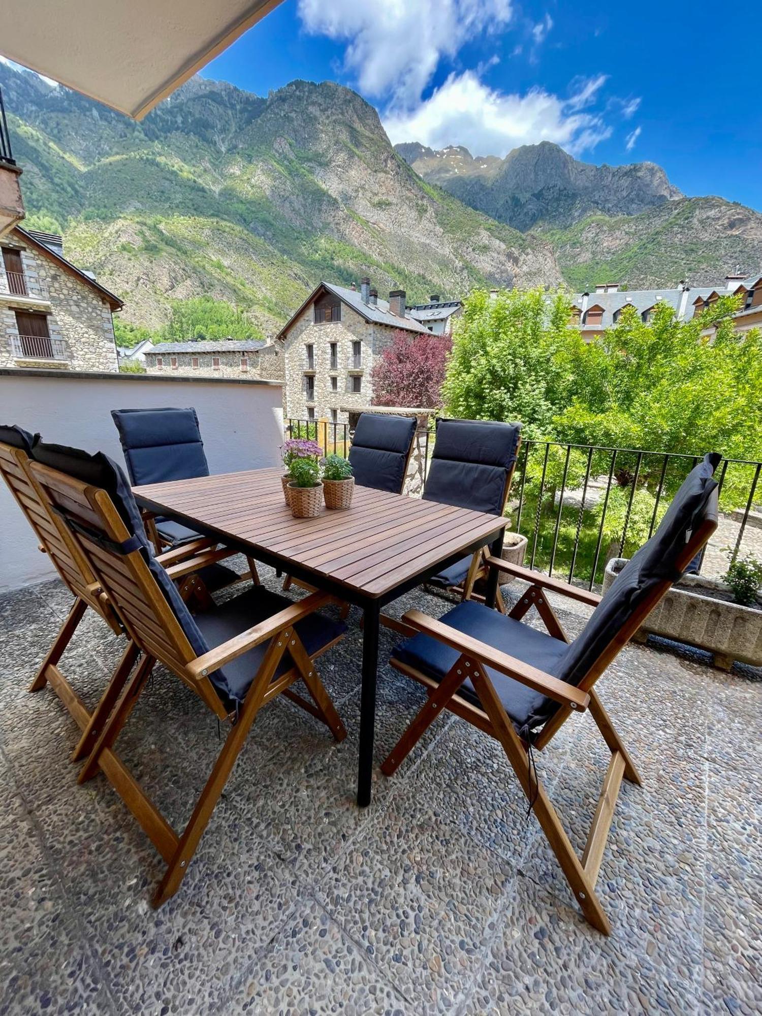 Apartamento Familiar En El Centro De Benasque Con Terraza Exterior photo
